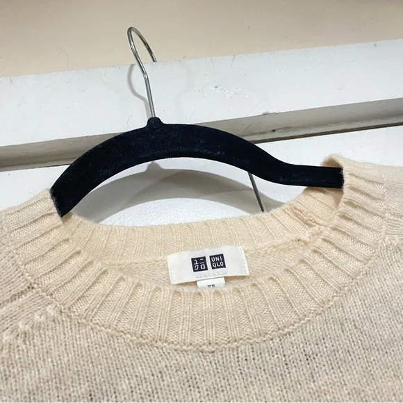 Uniqlo wool sweater women’s XSmall cream - Picture 3 of 4